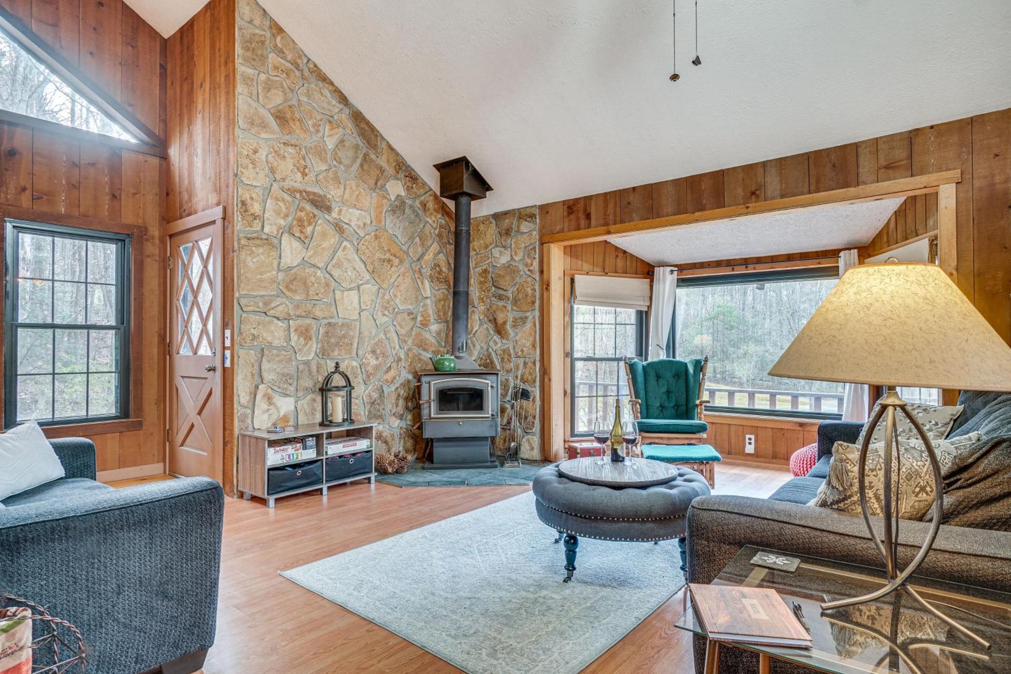 Charming Cabin With Fire Pit And Decks About 7 Mi To Helen Sautee Nacoochee المظهر الخارجي الصورة