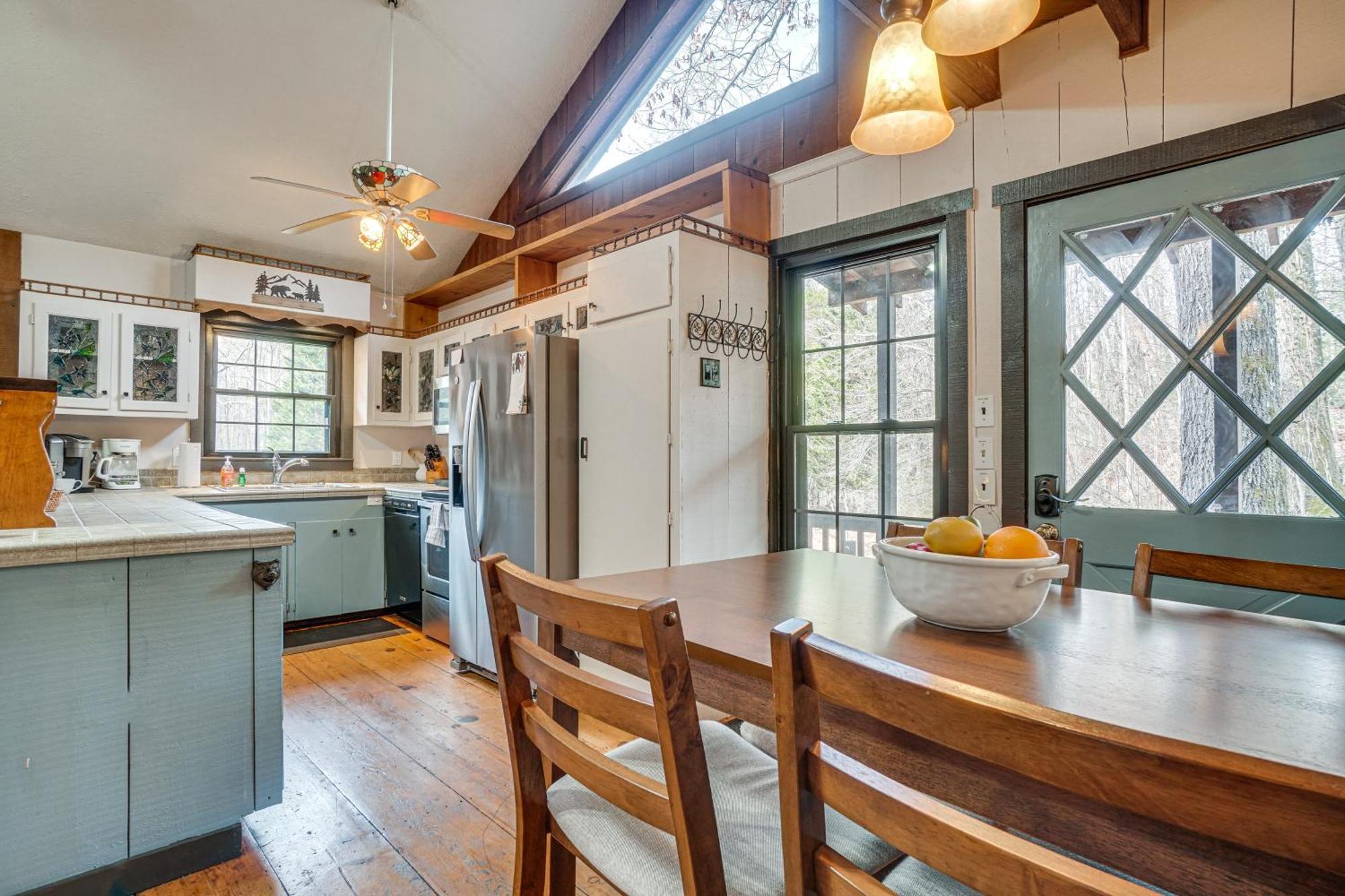 Charming Cabin With Fire Pit And Decks About 7 Mi To Helen Sautee Nacoochee المظهر الخارجي الصورة