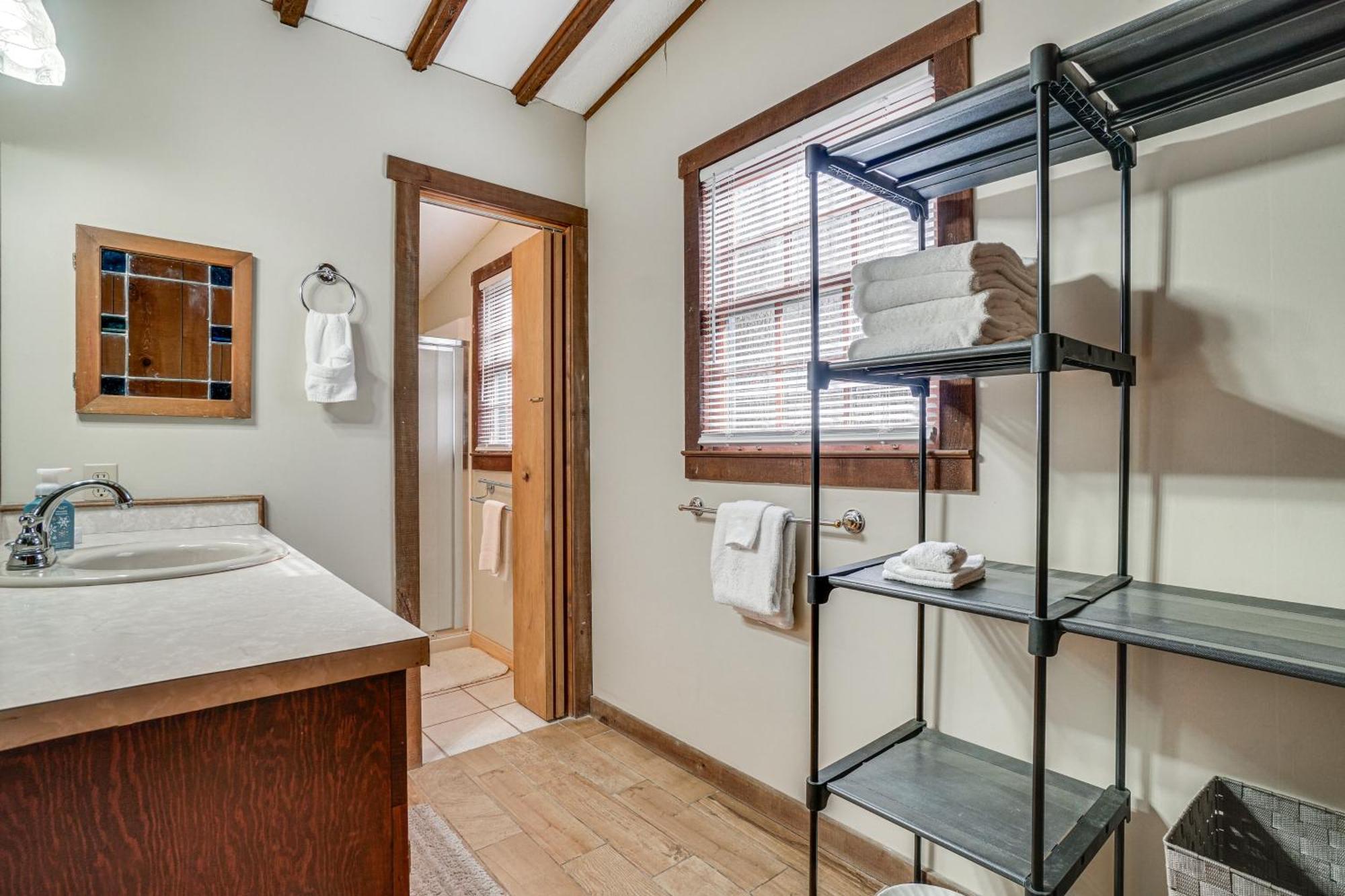 Charming Cabin With Fire Pit And Decks About 7 Mi To Helen Sautee Nacoochee المظهر الخارجي الصورة
